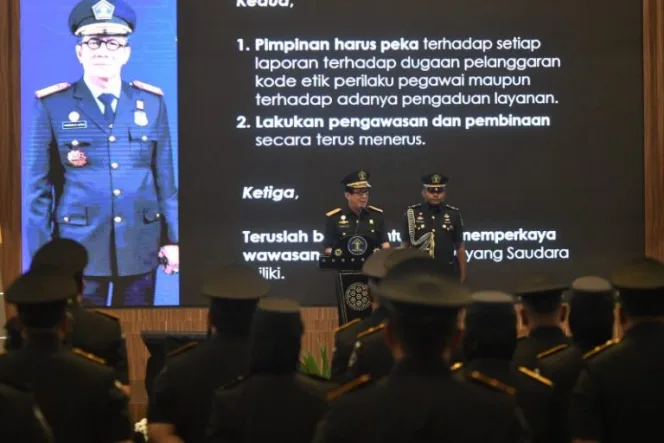 
					Menkumham Yasonna Mutasi 120 Pimti Pratama