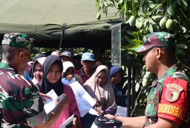 
					Acara Baksos HUT ke-78 TNI di Kediaman Panglima TNI Laksamana Yudo Margono