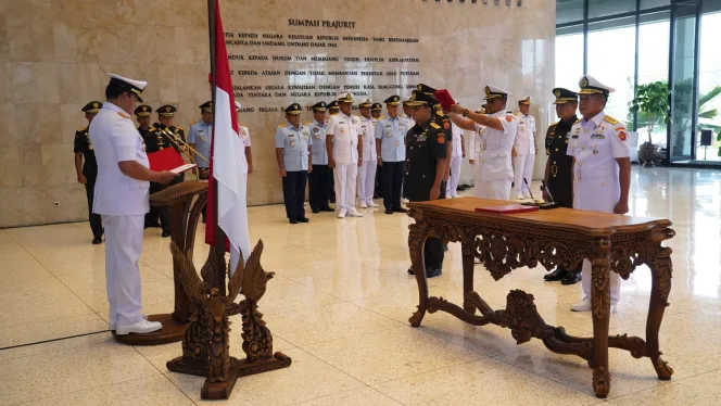
					Sertijab Asisten Intelijen dan Asops TNI oleh Panglima TNI