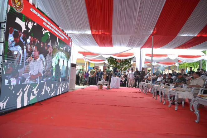
					Prabowo Resmikan 12 Sumber Titik Air di Pamekasan Madura
