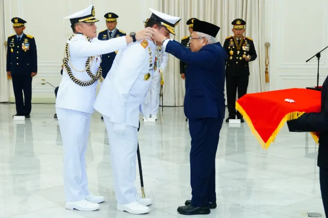 
					Panglima TNI Terima Tanda Kehormatan Bintang Yudha Dharma Utama