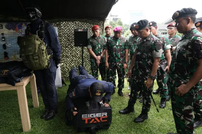 
					Panglima TNI Cek Kesiapan Pasukan Elit TNI AL di Cilandak
