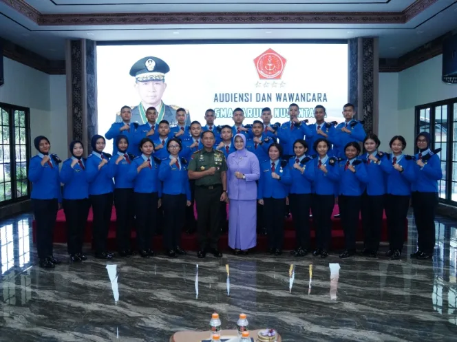 
					Panglima TNI Terima Kunjungan Siswa SMA TN