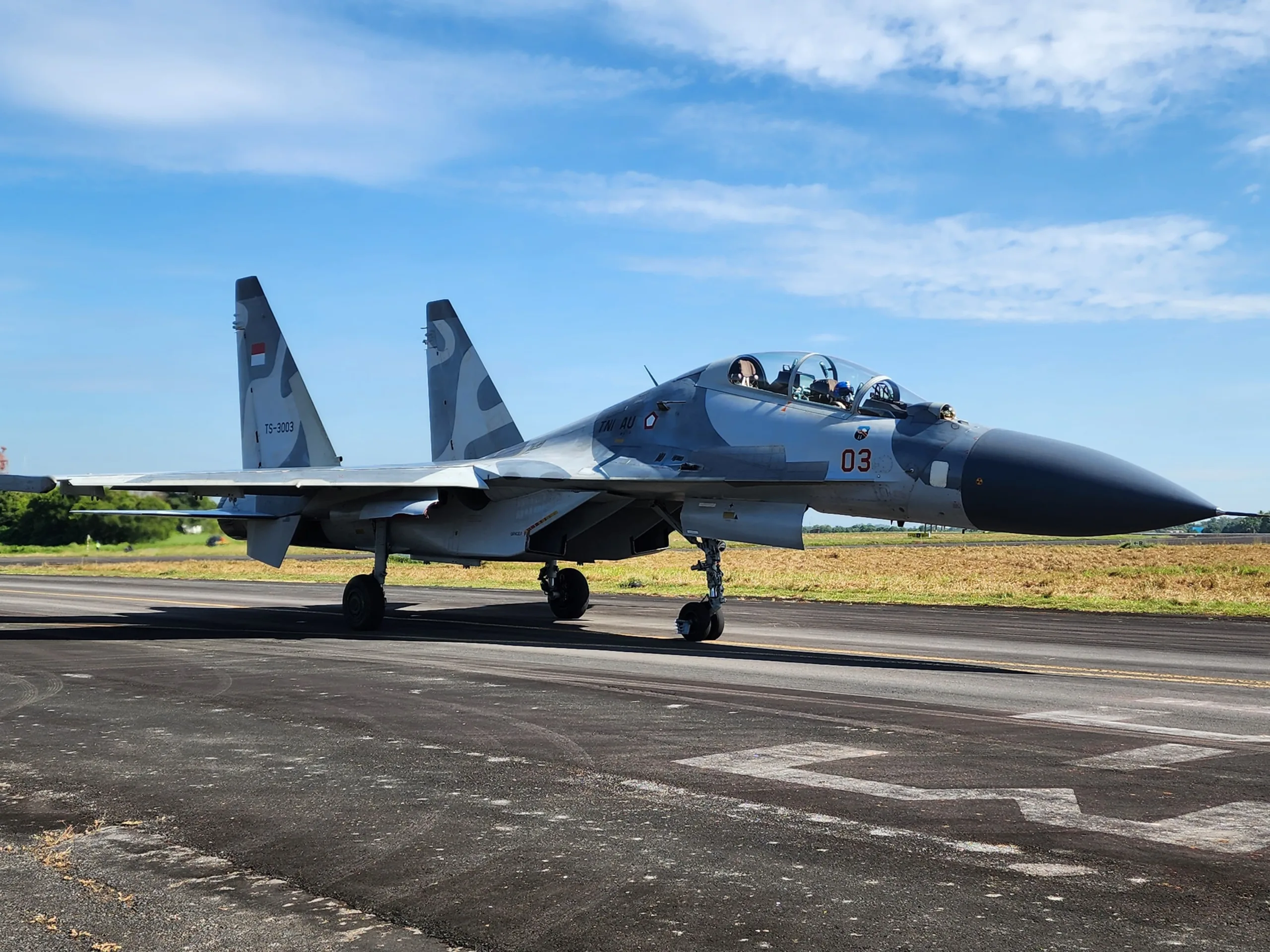 penerbang tempur sukhoi