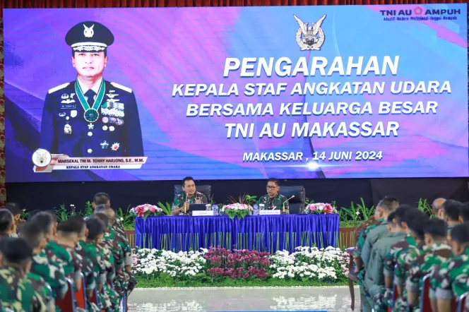 
					Kasau Berikan Pengarahan Kepada  Prajurit TNI AU Wilayah Makassar