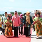 Ketua Pia Ardhya Garini Cabang 7 D/II Lanud Sultan Hasanuddin Sambut Kedatangan Ibu Negara Iriana Joko Widodo dan Ibu Wapres Wury Ma’ruf Amin ketua pia sambut ibu iriana