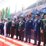 Danlanud Sultan Hasanuddin Didampingi Ketua PIA Ardhya Garini Hadiri Upacara HUT TNI Ke-79 danlanud