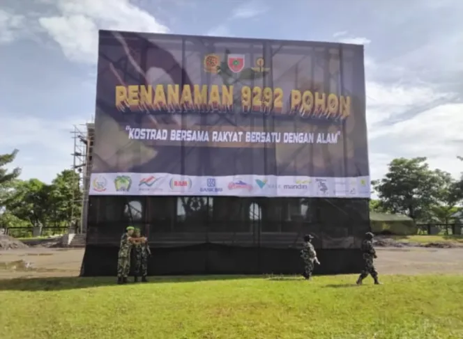 Wujud bela negara, Pangkostrad Di Makodiv 3 Kostrad Pakatto-Gowa Sulsel Tanam  Pohon 9292 Batang