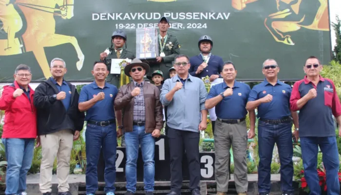 Panglima TNI Buka Lomba  Berkuda Piala Panglima TNI dan Bagikan Sembako di Bandung
