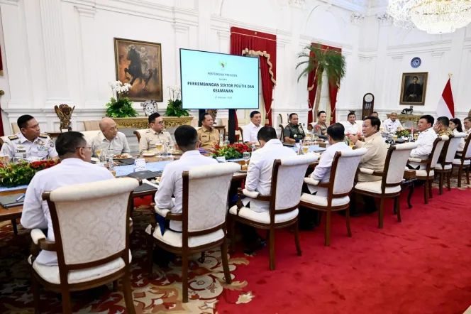 
					Rapat Terbatas  dan Makan Siang Bersama Presiden RI Bahas Isu Strategis