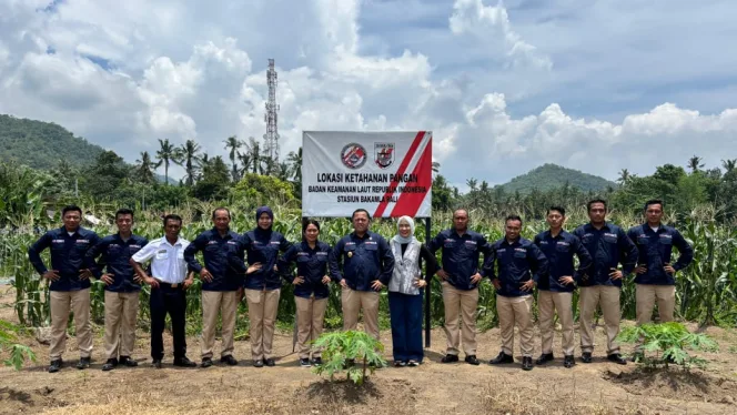 
					Kepala Zona Bakamla Tengah Pimpin Panen Jagung di Bali
