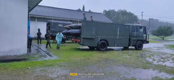 Pasukan Yonko 466 Kopasgat Bantu Evakuasi Warga Makassar Terdampak Banjir