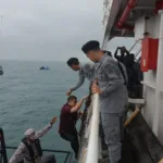 Bakamla RI Jemput 2 Nelayan Indonesia di Perbatasan Terluar Indonesia Malaysia