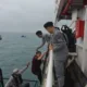 Bakamla RI Jemput 2 Nelayan Indonesia di Perbatasan Terluar Indonesia Malaysia