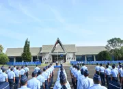 Kadislog Lanud Sultan Hasanuddin Pimpin Upacara Bendera Mingguan