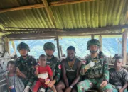 Aksi Sigap Satgas Yonif 715/Mtl, Berikan Pertolongan Pertama Kepada Masyarakat di Pelosok Papua