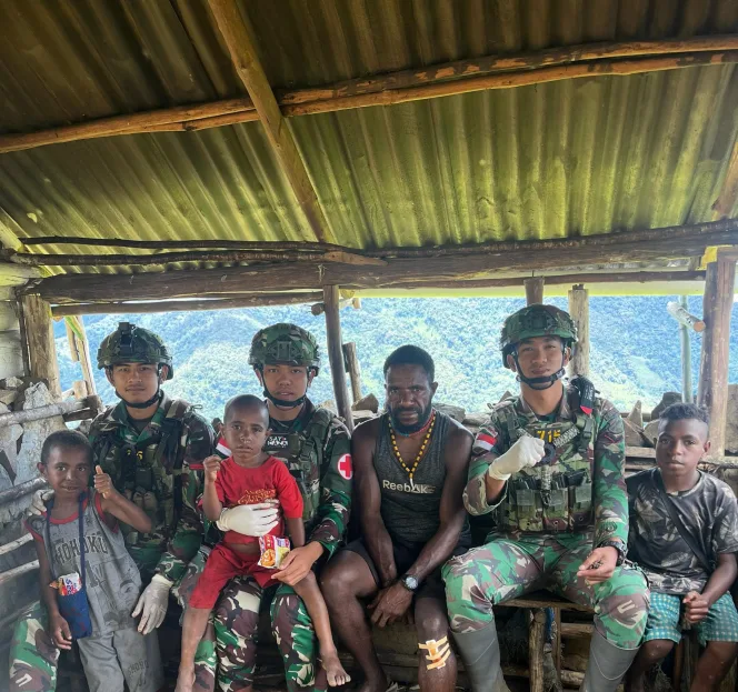 
					Aksi Sigap Satgas Yonif 715/Mtl, Berikan Pertolongan Pertama Kepada Masyarakat di Pelosok Papua