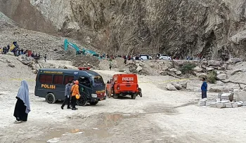 Longsor Tambang Batu Alam di Gunung Kuda Cirebon,