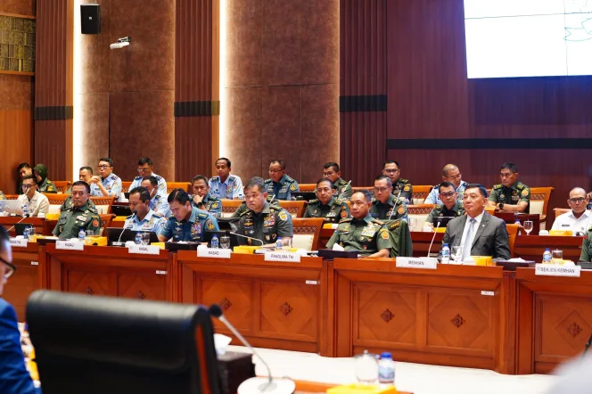 
					Menhan dan Panglima TNI Rapat Kerja Bersama Komisi I DPR RI