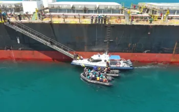 Bakamla RI Evakuasi 14 (ABK) KM Pasifik Memori II