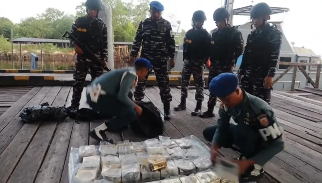 
					TNI Gagalkan Lagi Penyelundupan 48,54 Kg Sabu di Perairan Dumai