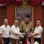 Wuling Motors Serahkan 1.000 Bibit Trembesi ke Bupati Bogor