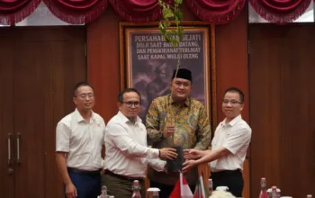 Wuling Motors Serahkan 1.000 Bibit Trembesi ke Bupati Bogor