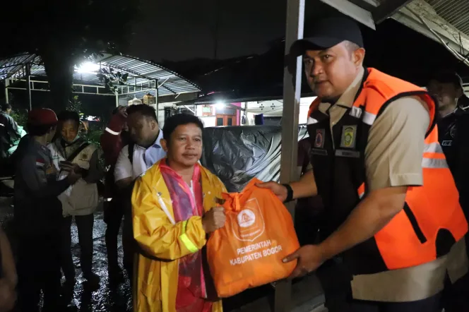 
					Bupati Bogor Rudy Susmanto  Tangani Bencana Banjir dan Longsor