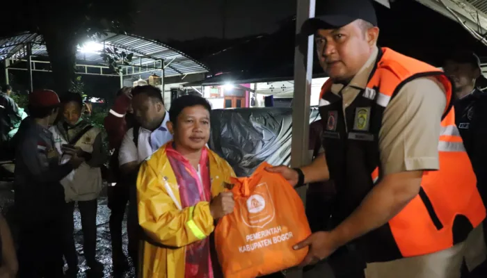 Bupati Bogor Rudy Susmanto Tangani Bencana Banjir dan Longsor