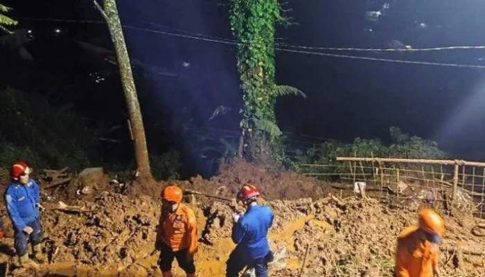 Longsor di Puncak Bogor Tewaskan 3 Orang, Korban Lain Masih Dicari