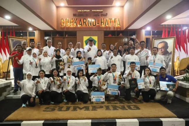 Bupati Bogor Beri Penghargaan Atlet Berprestasi di FORNAS VII NTB 2025