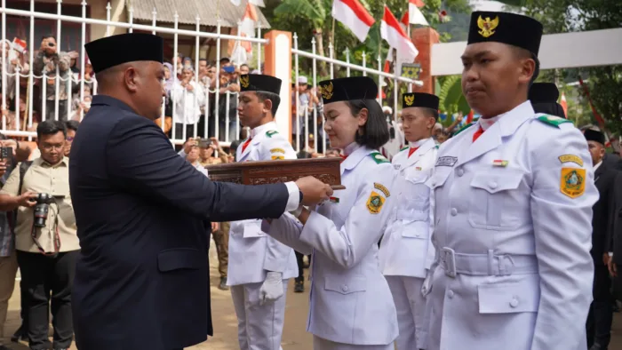 Bupati Bogor Jemput Bendera Pusaka dari Desa Malasari untuk HUT RI ke-80