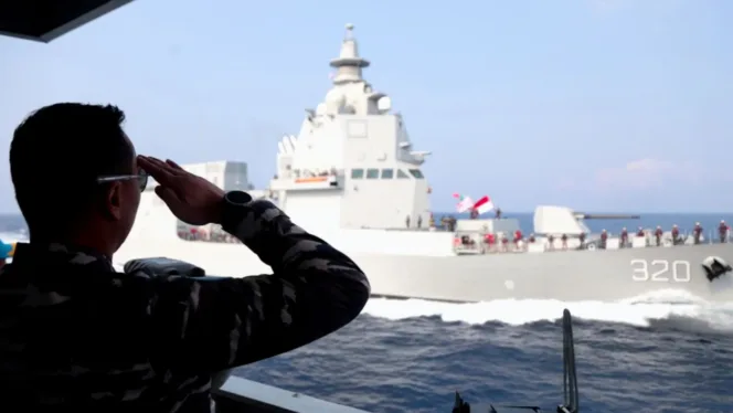 
					KRI SIM-367 dan KRI Brawijaya-320 Laksanakan Passex di Laut Mediterania