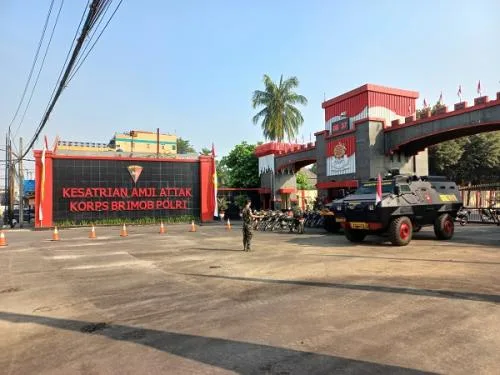 Situasi Memanas Di Depan Mako Brimob Depok, Massa Dibubarkan Gas Air Mata
