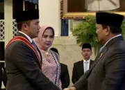 Prabowo Anugerahkan Bintang Mahaputera Utama ke Sekretaris Kabinet Teddy