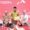 Bupati Bogor Beri Hadiah Umroh untuk Tokoh Pendidikan dan Sosial