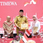 Bupati Bogor Beri Hadiah Umroh untuk Tokoh Pendidikan dan Sosial