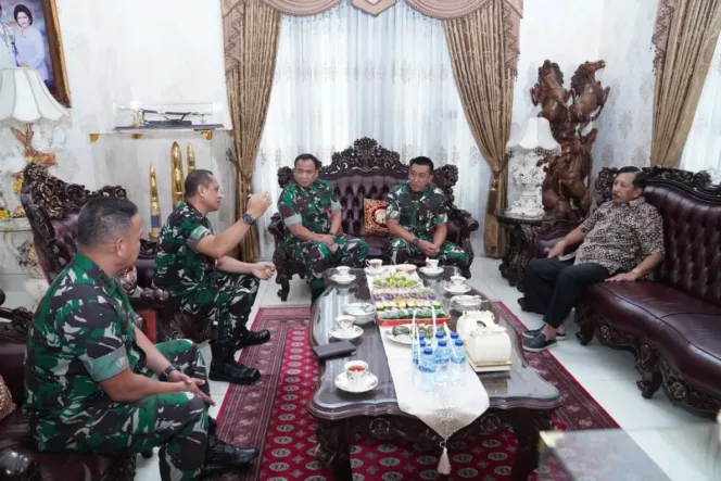 
					HUT ke-80, TNI Anjangsana Hormati Sesepuh