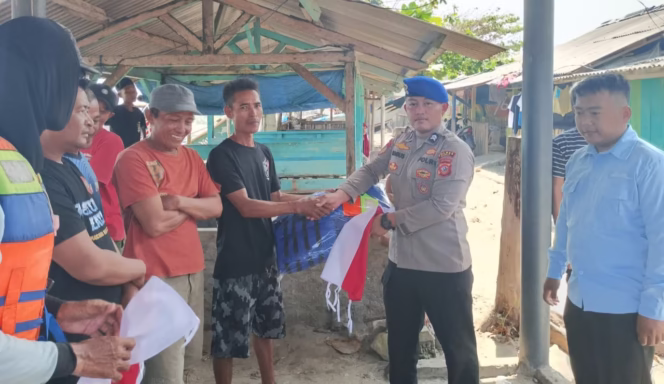 Cegah Kecelakaan Laut,Satpolairud Polres Garut Bagikqn Pelampung Demi Keselamatan Nelayan