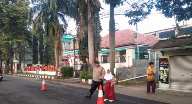Polsek Wanaraha Atur Lalulintas,Lqncarkan Arus Pagi Hari