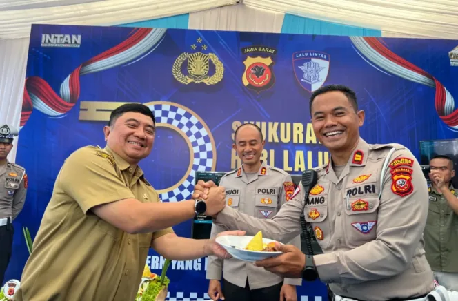 
					Forkopimda dan Komunitas Media Beri Kejutan Beri Potong Tumpeng di Groundbreaking ELITE Garut