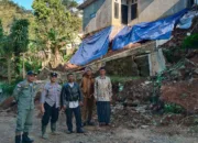 Respon Cepat Polsek Singajaya Terkait Bencana Tanah Longsor di desa Sukawangi