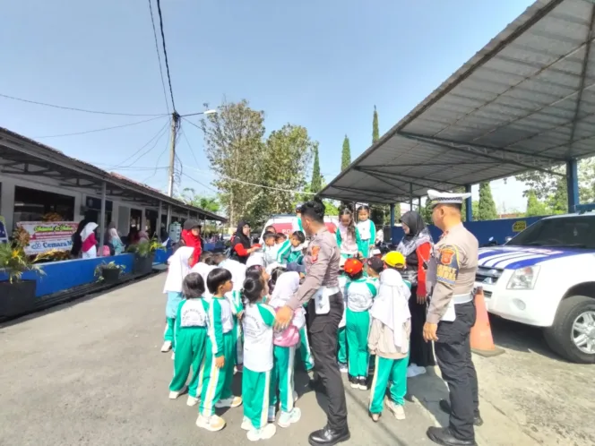
					Polisi Sahabat Anak,Polres Garut Tanamkan Tatacara Tertib Berlalulintas sejak Dini