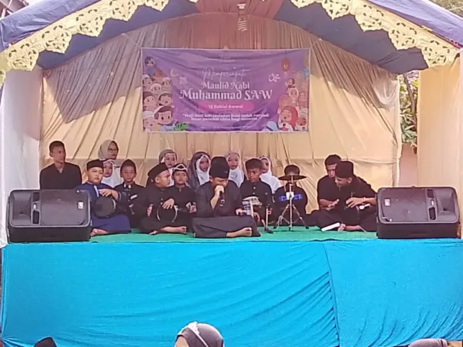 
					Semarak maulid Nabi Muhammad SAW 1447 di Kampung Samangen Wanasari,Warga dan Tokoh Masyarakat Bersatu dalam Kecintaan