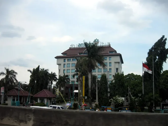 
					Gubernur Pramono Anung Pasang Deadline Akhir Oktober Atasi Macet TB Simatupang