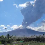 Gunung Lewotobi Laki-laki Erupsi