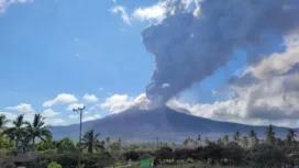 Gunung Lewotobi Laki-laki Erupsi