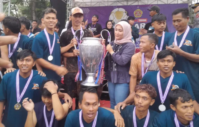 
					Mekarasih Fc Juara Cibunar Cup 2025 : Grand Final Dramatis Di Tengah Guyuran Hujan Tetap Berjalan Sukses Tanpa Ekses