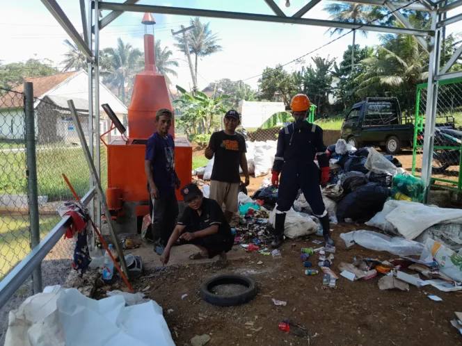 Laounching Komunitas”BERSEKA” Kampung Sukaresmi Kelola Sampah