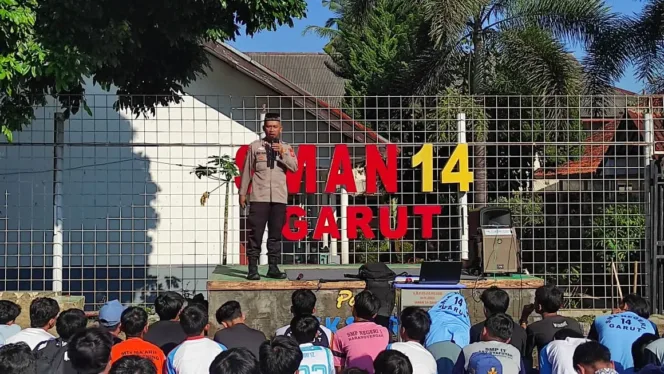 
					Polres Garut Berikan Penyuluhan Kamtibmas Kepada 1.254 Siswa SMAN 14 Garut